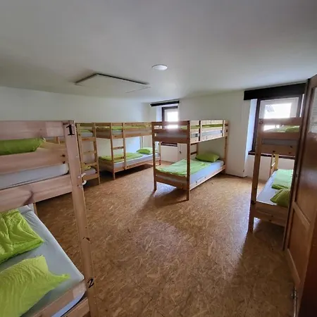 ホステル Bus Station Beds ブレッド