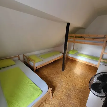 Bus Station Beds Hostal *