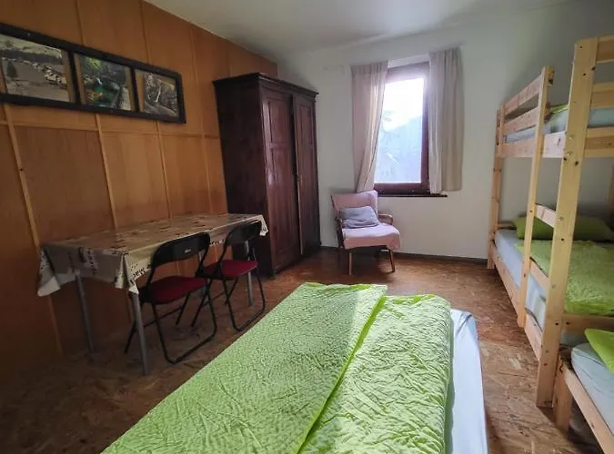 Bus Station Beds * 布莱德