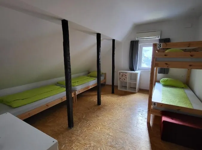 Bus Station Beds 旅馆 布莱德