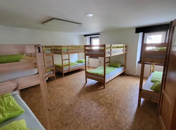 旅馆 Bus Station Beds 布莱德