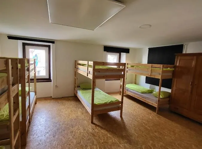 旅馆 Bus Station Beds *