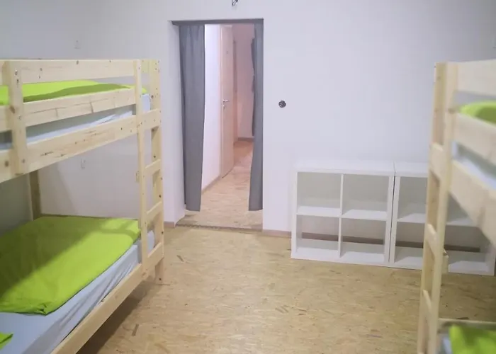 Bus Station Beds 旅馆