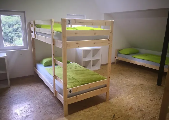 旅馆 Bus Station Beds *