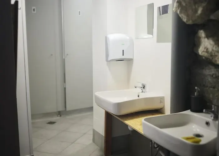 호스텔 Bus Station Beds