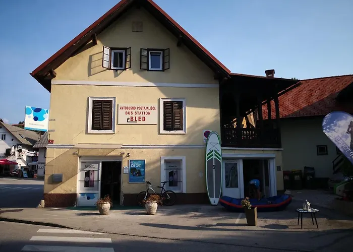 Bus Station Beds ホステル